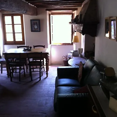Almora Panzió Pietrasanta